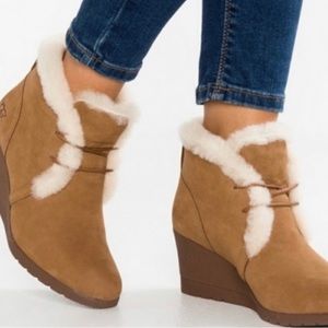 UGG Waterproof Jeovana Chesnut Boots- Size 9